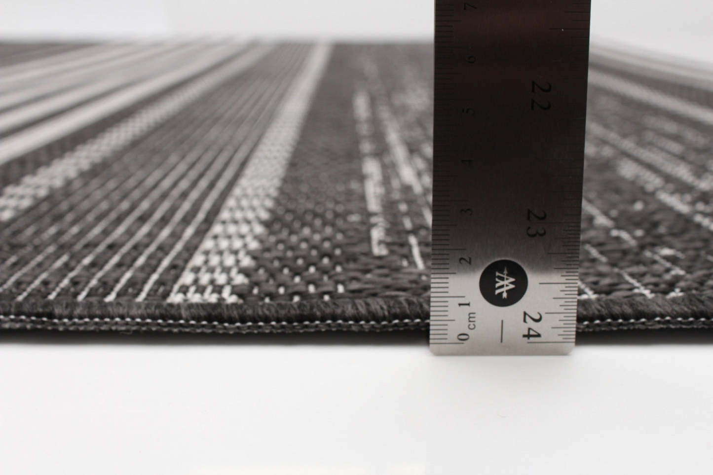 Carpette Wileen noire - 3 pi 3 po x 4 pi 7 po