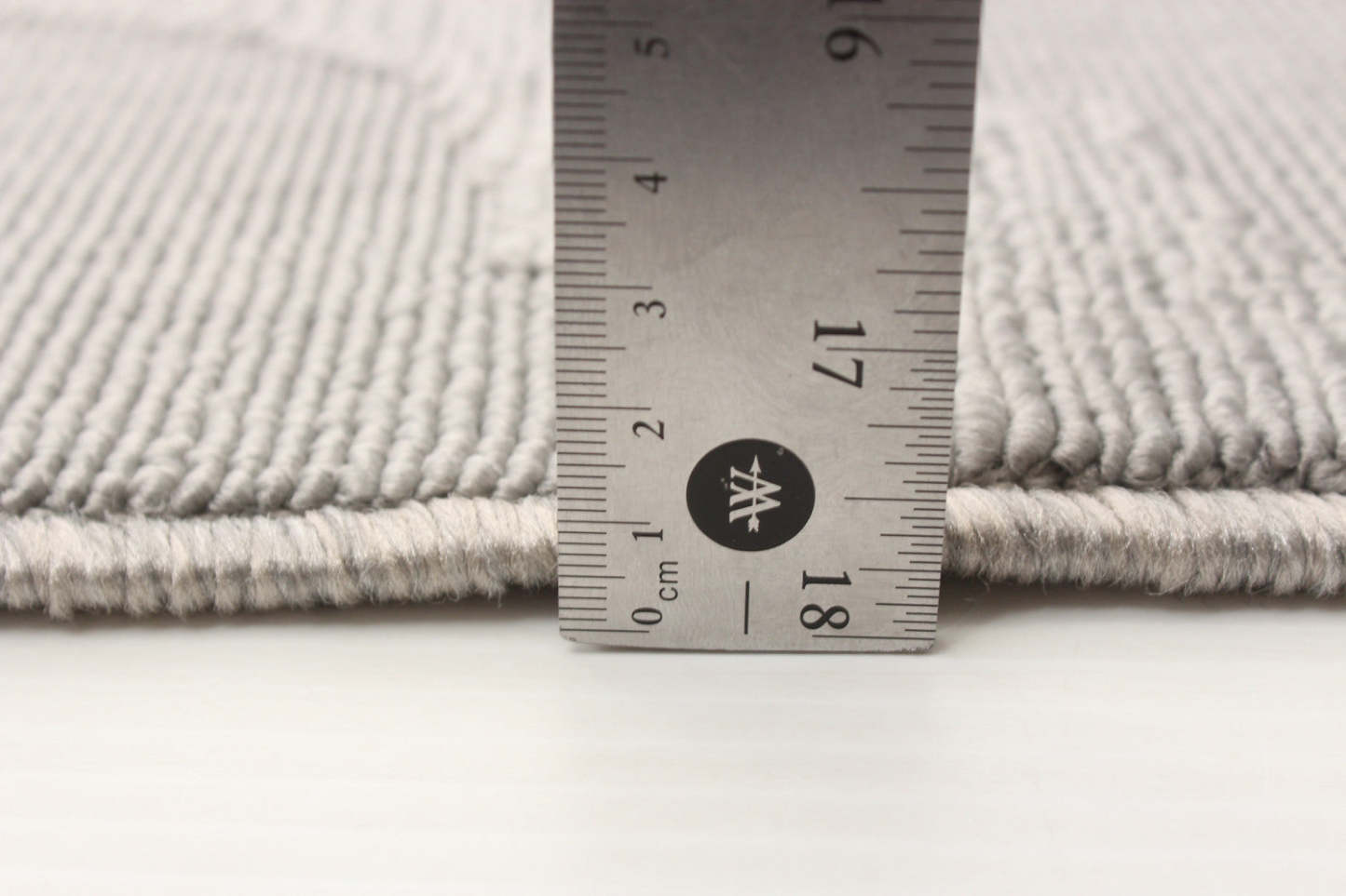  Sophie Grey Area Rug - 6'7 X 9'6 Area Rug| Carpette Sophie grise - 6 pi 7 po x 9 pi 6 po|D86F685L