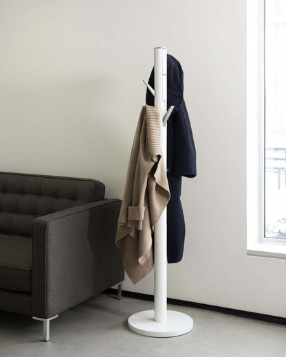 Umbra Modern Wood Flapper Coat Rack - Blanc|Portemanteau moderne Flapper de Umbra en bois - blanc