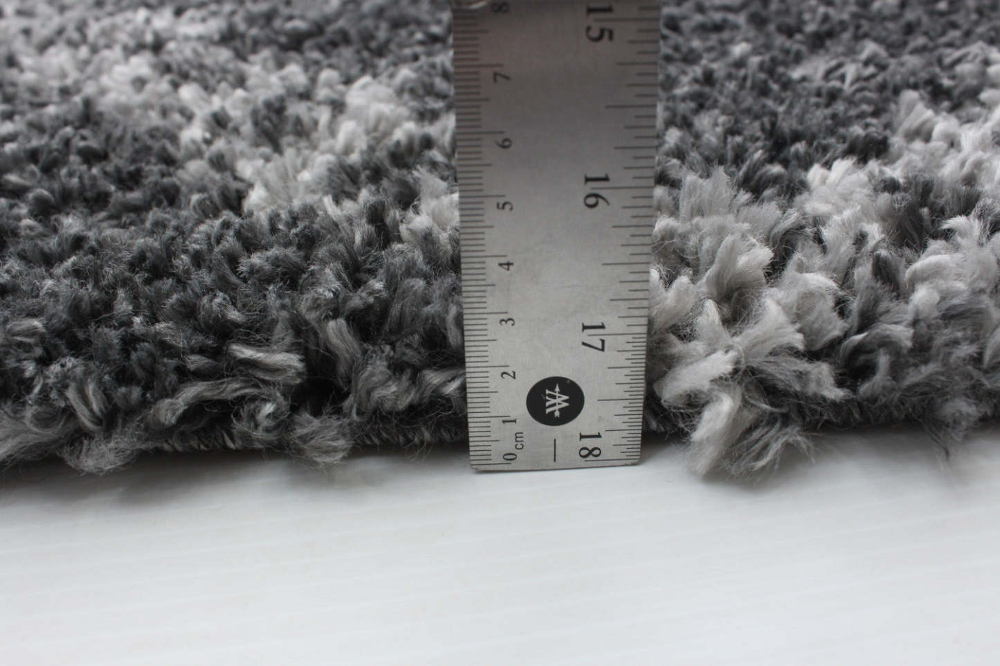 Helma Stark Dark Grey Shag 6'7 X 9'6 Area Rug|Carpette à poil long Helma Stark gris foncé 6 pi 7 po x 9 pi 6 po|D86F27DL