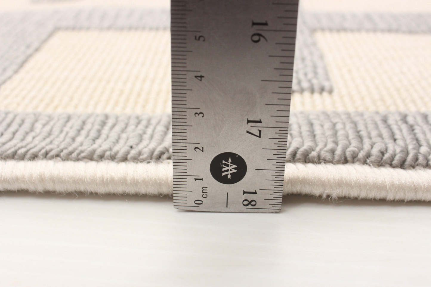 Brangane Light Grey 3'11 x 5'7 Area Rug|Carpette Brangane gris clair 3 pi 11 po x 5 pi 7 po|D86F2X5D