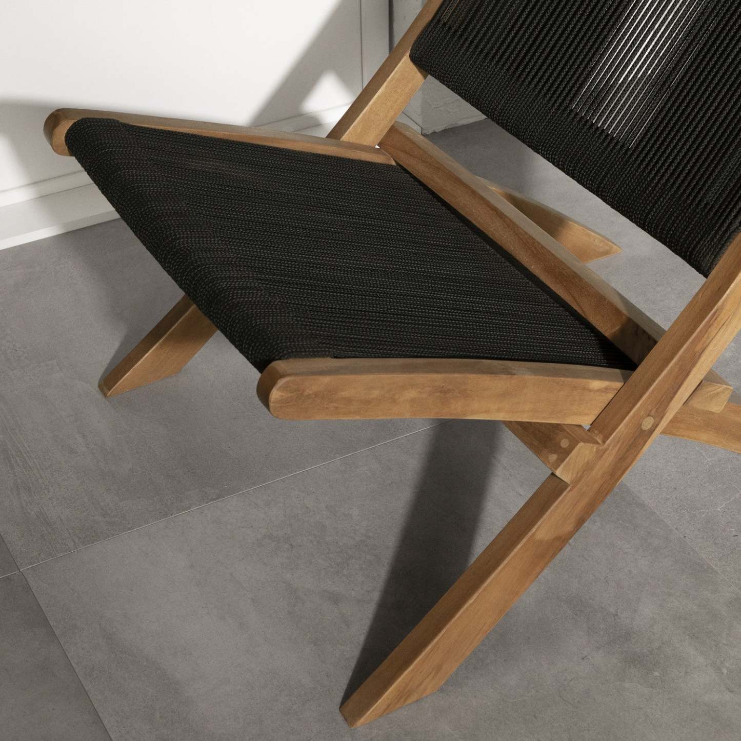 Agave Wood Rope Lounge Chair – Noir/Naturel|Fauteuil de détente Agave en bois et en corde - noir et naturel