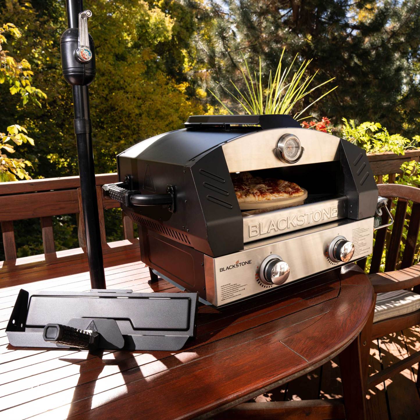 Four à pizza portable Blackstone Griddle Essentials avec pierre en cordiérite de 15 po - 6964|Four à pizza portatif Griddle Essentials de Blackstone avec pierre en cordiérite de 15 po - 6964