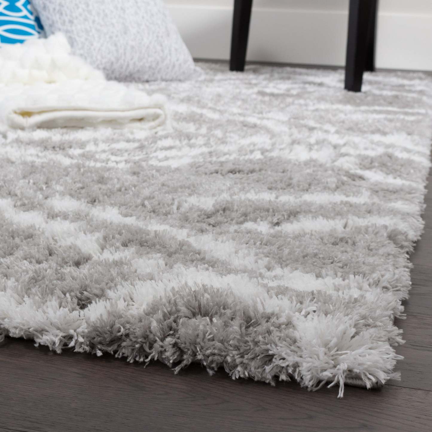 Ker Grey Lines 3x5 Area Rug|Carpette Ker grise à rayures 3 x 5|D80GZL3U