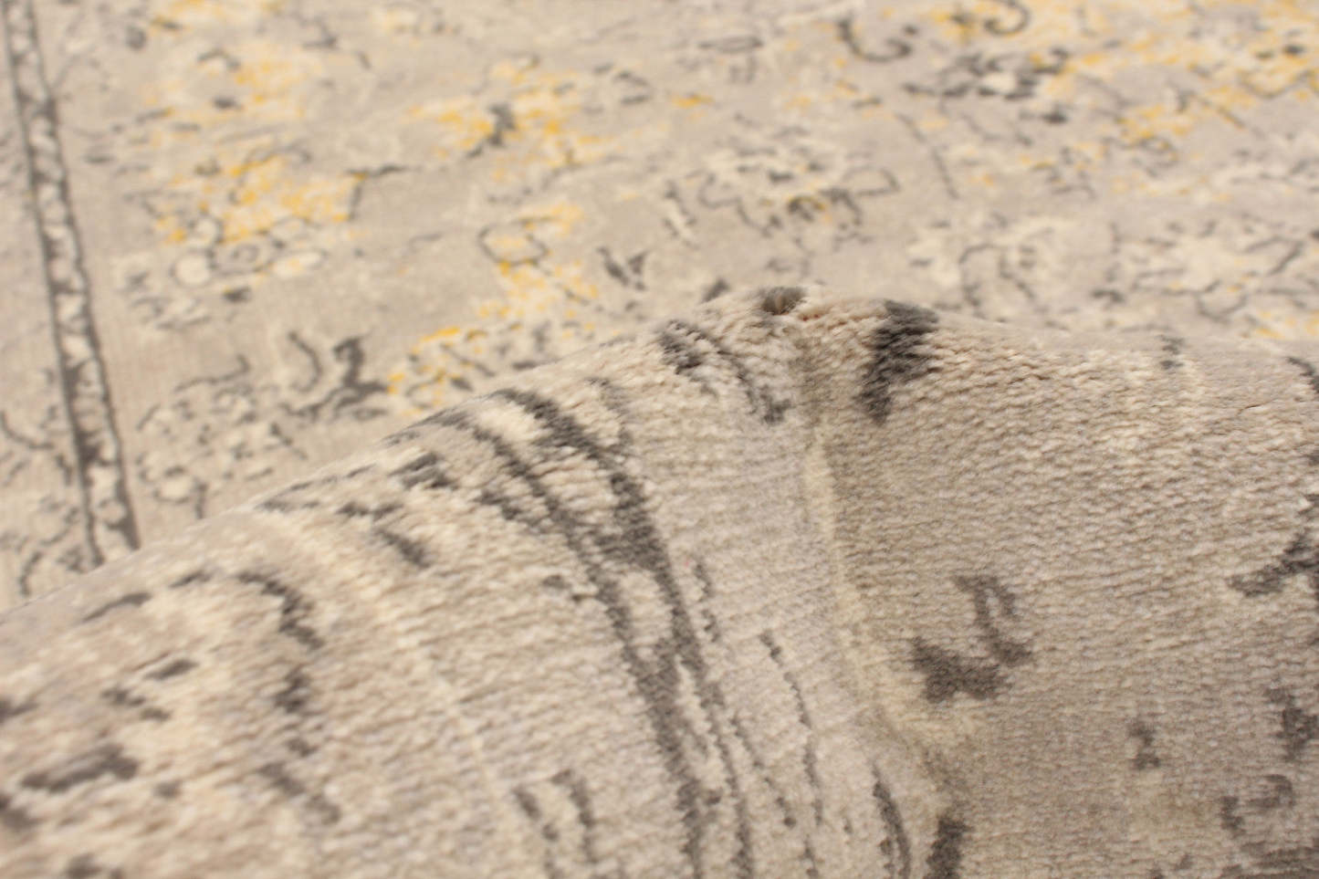 Tapis Majid Ivoire - 6'7 x 9'6|Carpette Majid ivoire - 6 pi 7 pox 9 pi 6 po| D28RX78W