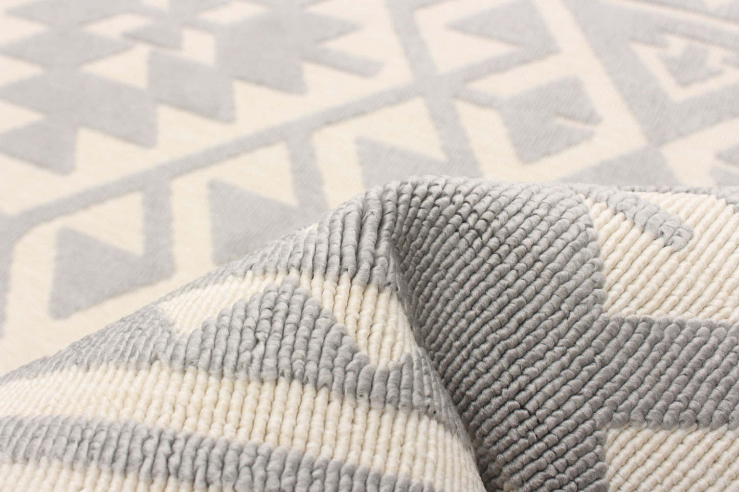 GaiaLight Grey 6'7 x 9'6 Area Rug|Carpette Gaia gris clair 6 pi 7 po x 9 pi 6 po|D86FNWQU