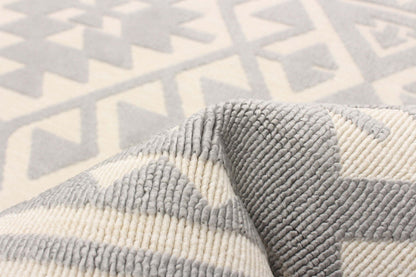 GaiaLight Grey 6'7 x 9'6 Area Rug|Carpette Gaia gris clair 6 pi 7 po x 9 pi 6 po|D86FNWQU