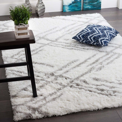 Ker White Lines 5x8 Area Rug|Carpette Ker blanche à rayures 5 x 8|D80GKOLI