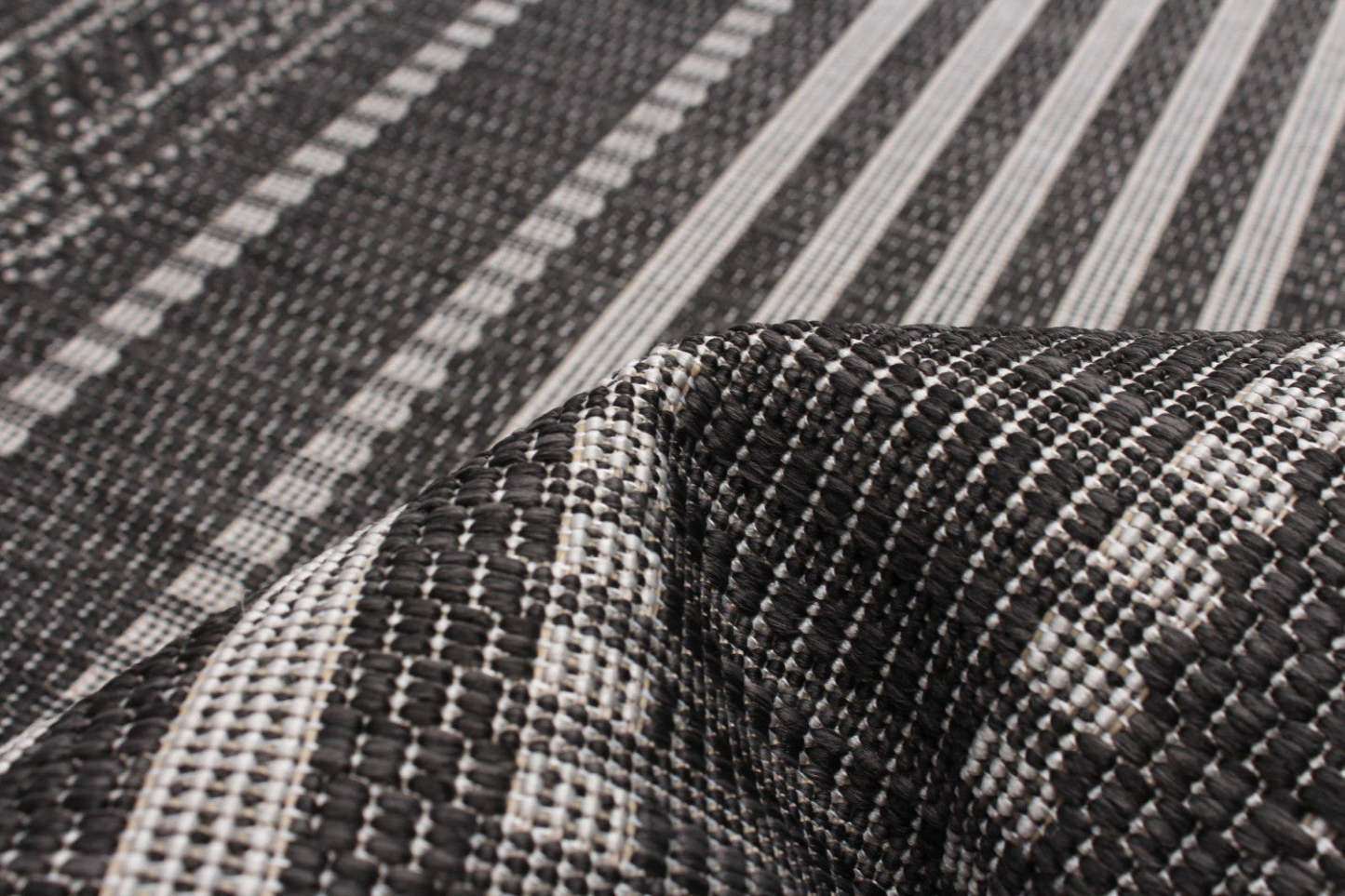 Carpette Wileen noire - 3 pi 3 po x 4 pi 7 po