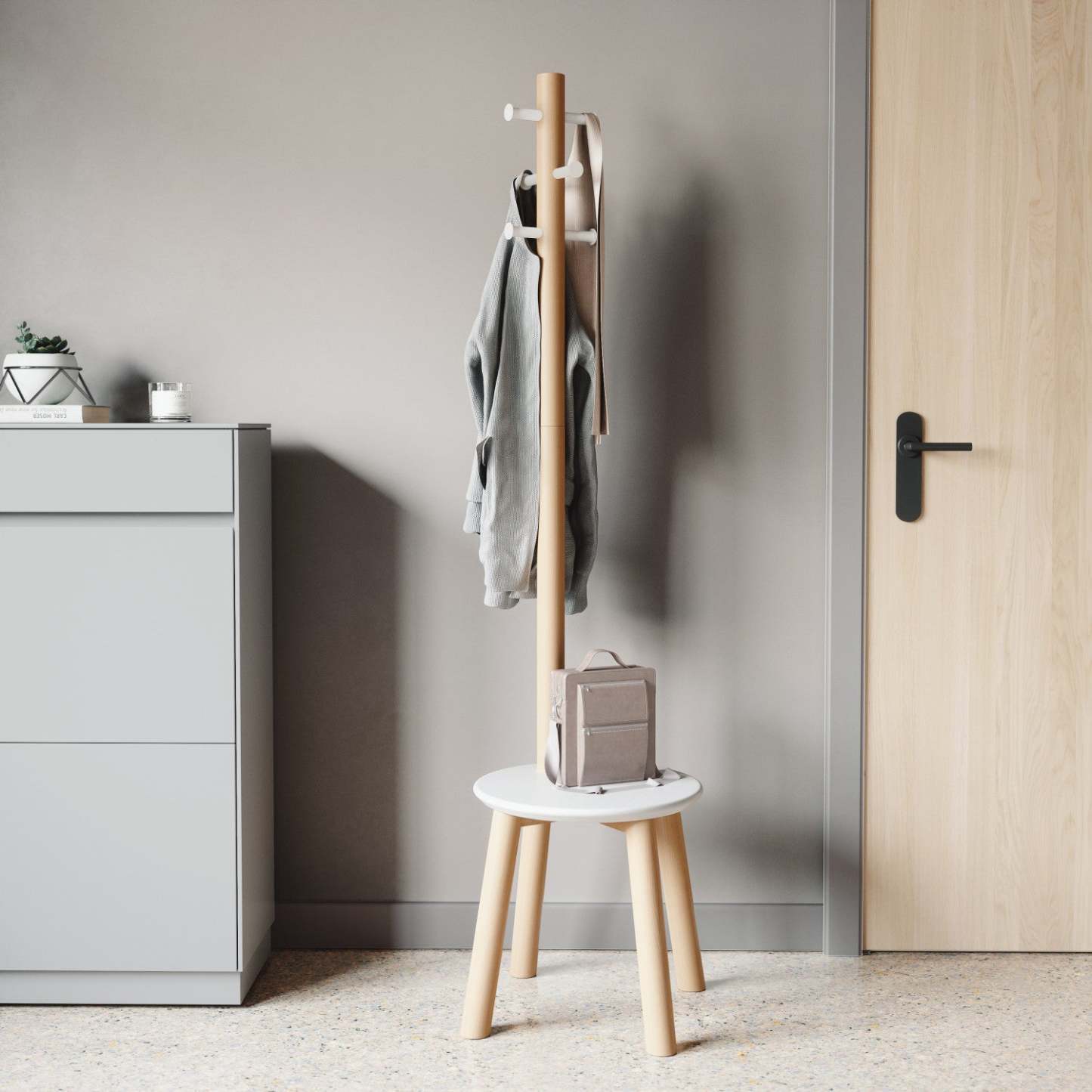 Tabouret et porte-manteau pilier en bois moderne Umbra - Blanc et naturel|Portemanteau et tabourets modernes Pilier de Umbra en bois - blancs et naturels