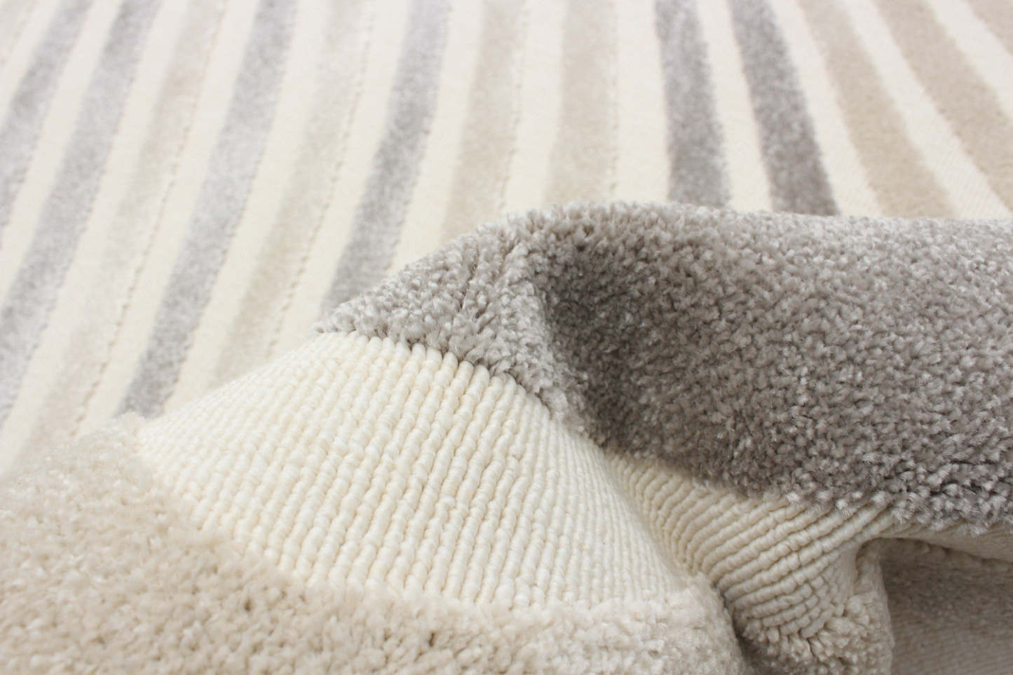 Nikkos Ivory 3'11 x 5'7 Area Rug|Carpette Nikkos ivoire 3 pi 11 po x 5 pi 7 po|D86FBL6Z