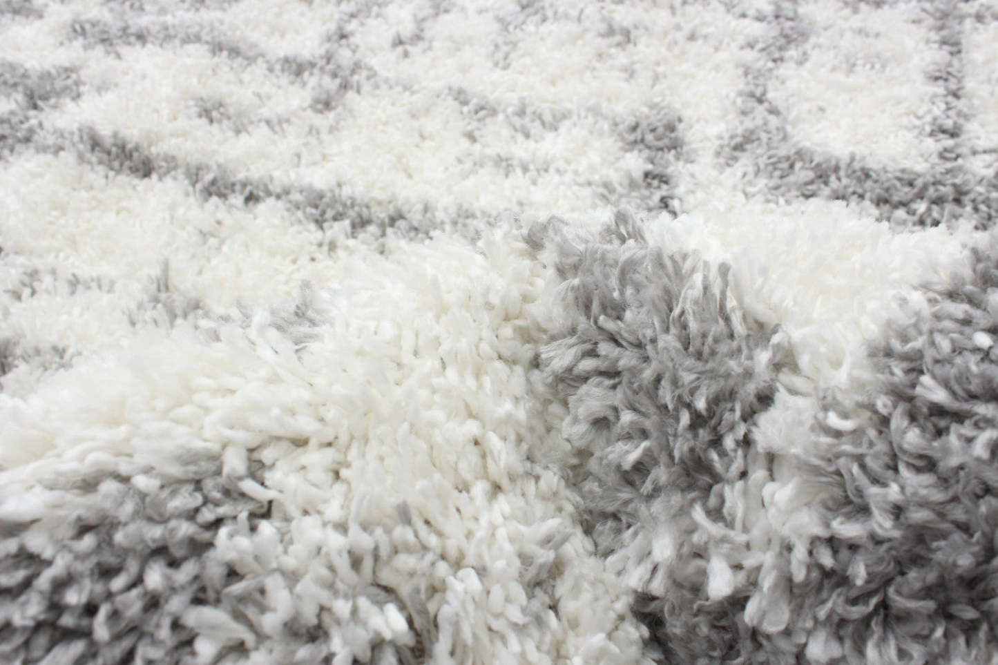 Helma Urban Cream, Light Grey Shag 6'7 X 9'6 Area Rug|Carpette à poil long Helma Urban gris claircrème 6 pi 7 po x 9 pi 6 po|D86FRCEP