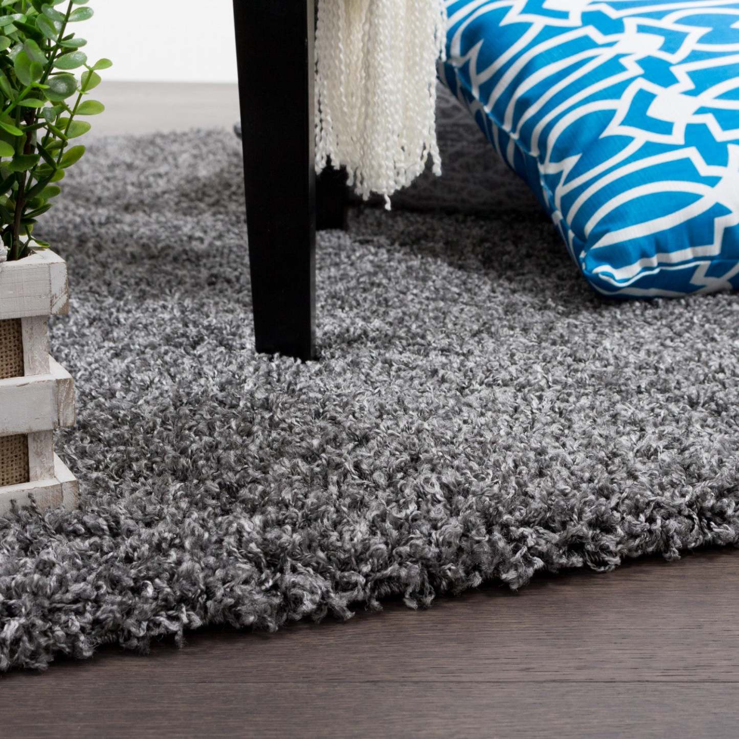 Victoria Grey Shag 3 x 5 Area Rug|Carpette à poils longs Victoria grise 3 x 5|D80GCCAQ