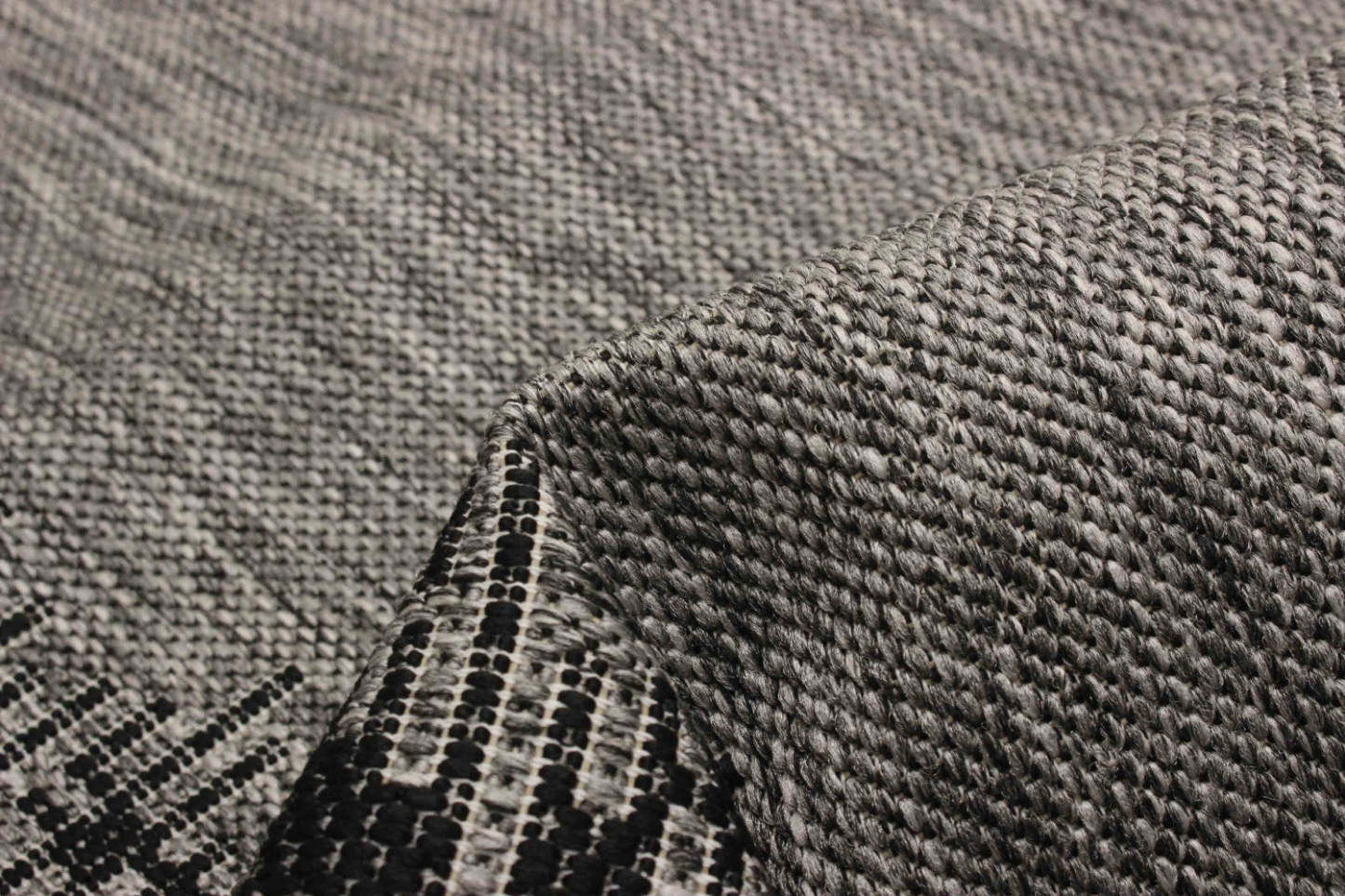 Tapis Edge Grey - 2'8 x 8'2 | Tapis Edge grise - 2 pi 8 po x 8 pi 2 po