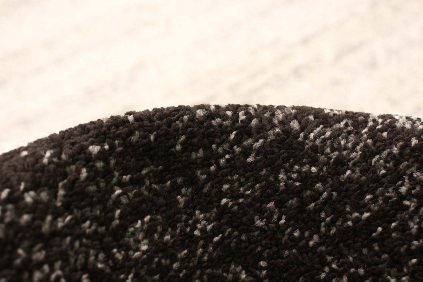 Aya Ivory-Taupe Area Rug - 3'11 x 5'3|Carpette Aya ivoire-Taupe - 3 pi 11 po x 5 pi 3 po| D2ABJGZD