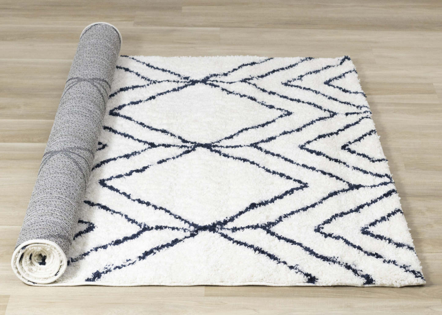 Taylor Diamonds Shag Area Rug - 7'10 x 10'6|Carpette à poil long Taylor à motif de diamants - 7 pi 10 po x 10 pi 6 po