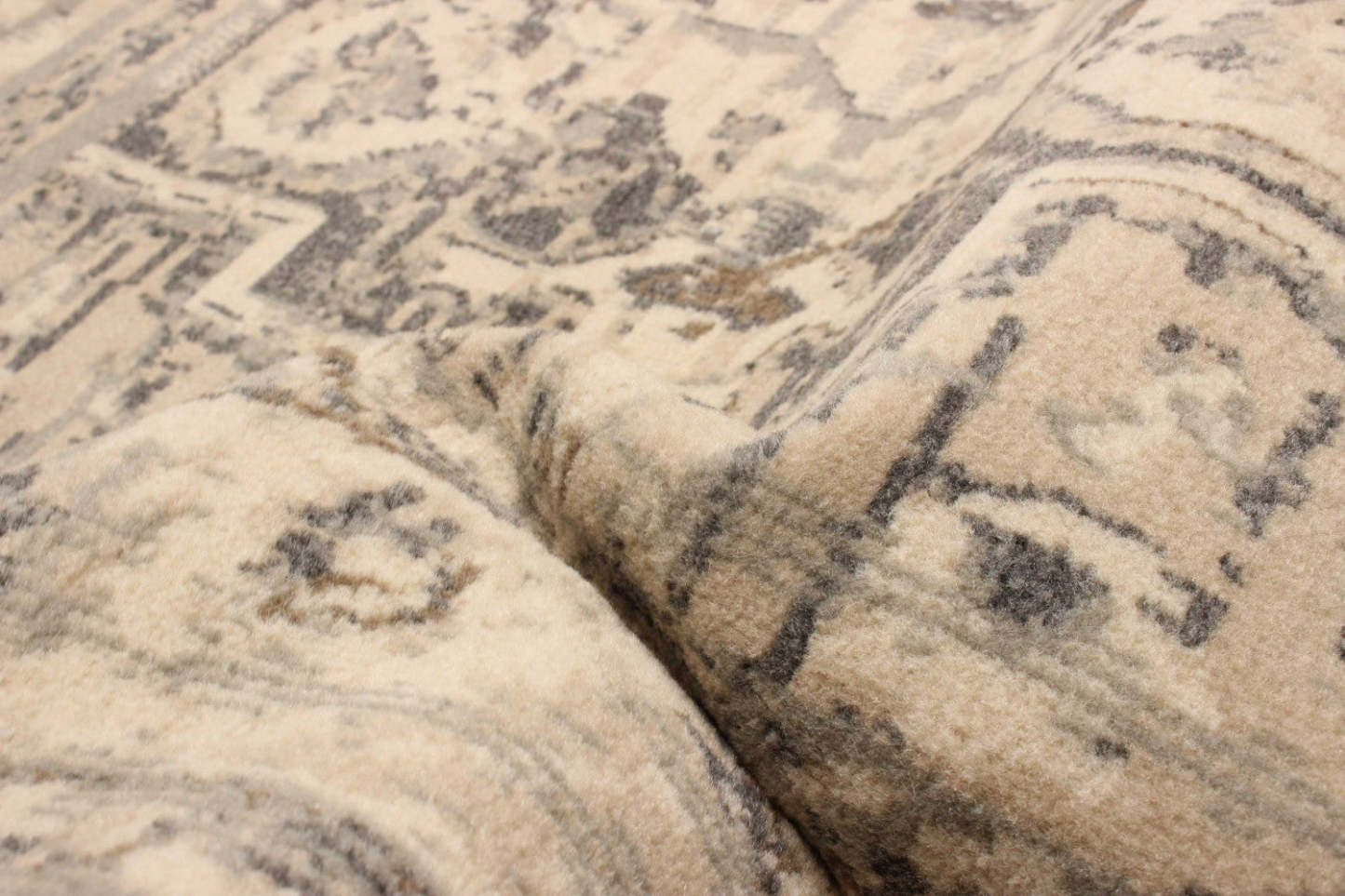 Priya Grey Area Rug - 5'0 x 8'0|Carpette Priya grise - 5 pi 0 po x 8 pi 0 po