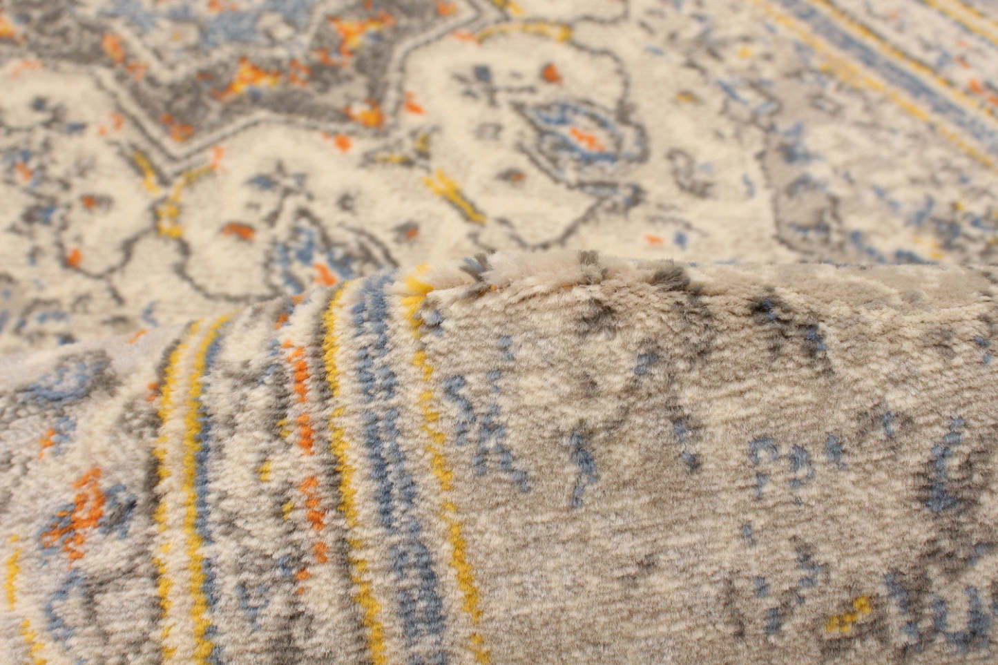 Maisie Grey Area Rug - 2'7 x 8'0|Carpette Maisie gris - 2 pi 7 pox 8 pi 0 po| D29DQAWA