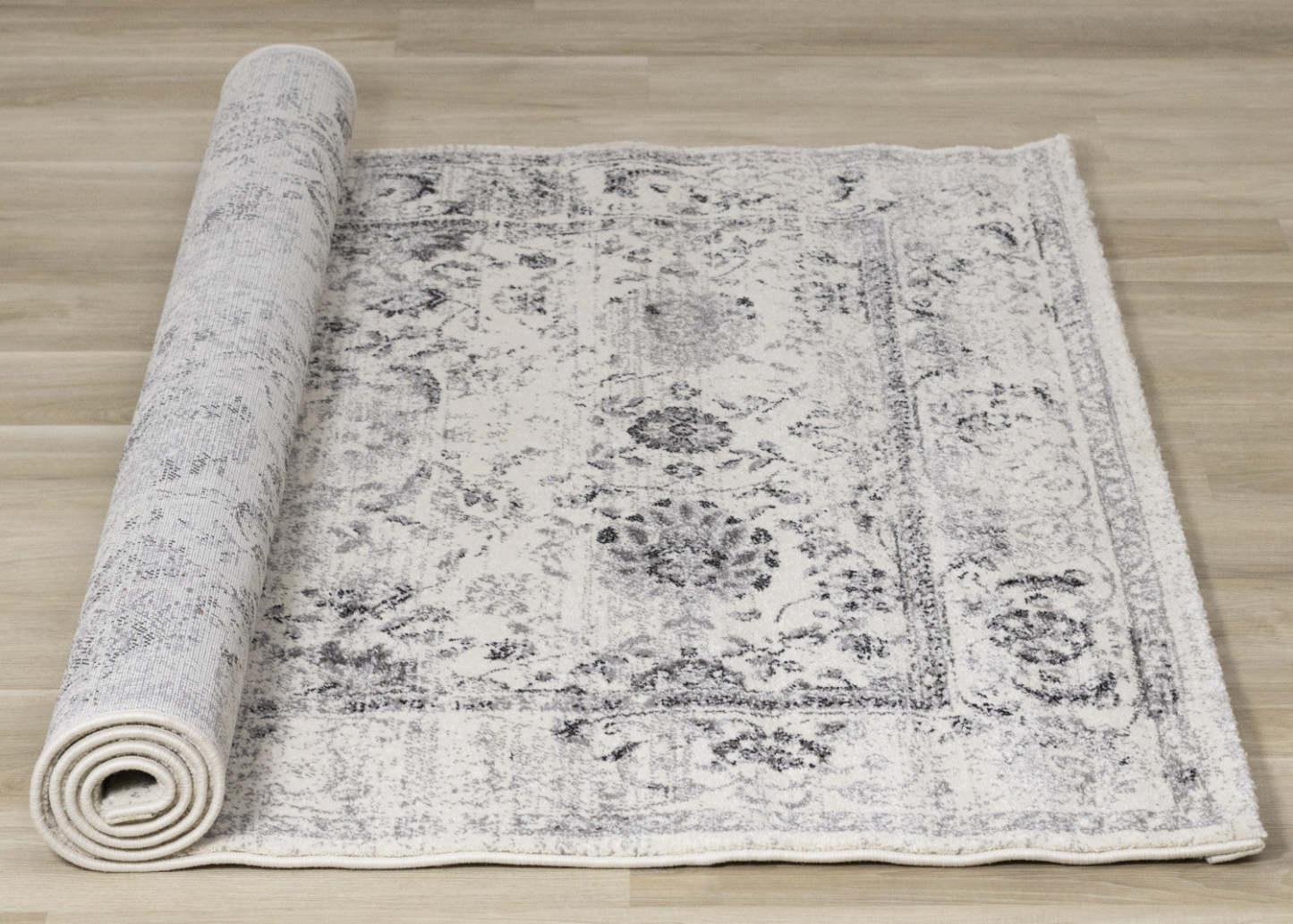 Carpette Sutton à motif floral traditionnel vieilli - 5 pi 3 po x 7 pi 7 po