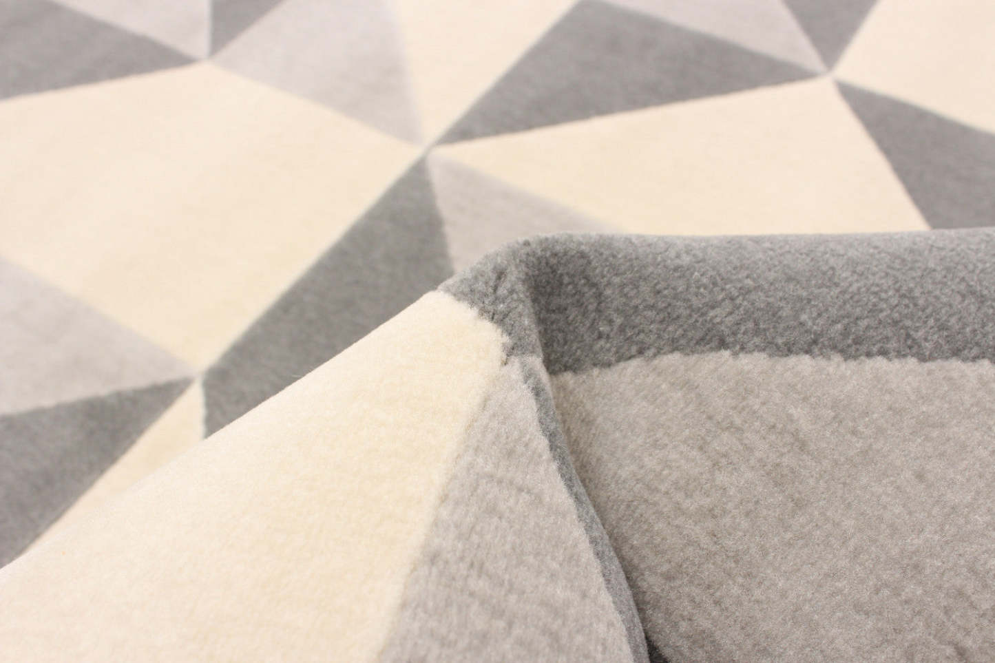 Nuria grise 3 pi 11 po x 5 pi 7 po|Carpette Nuria Grey 3'11 x 5'7|D86FIBBI