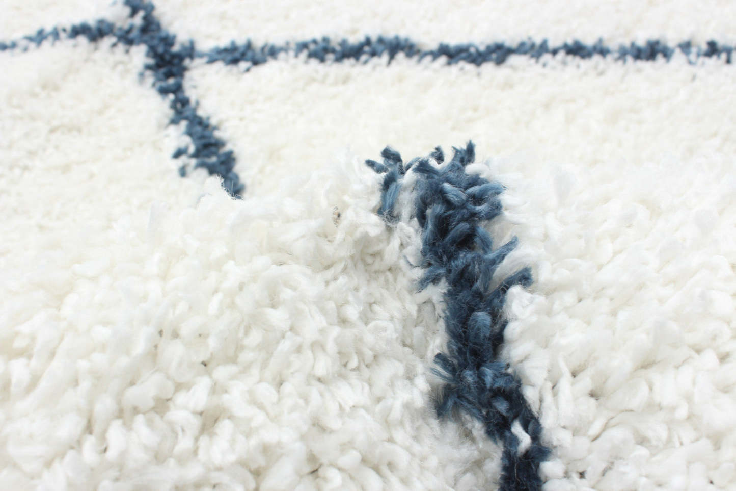 Helma Losange Cream Shag 3'11 X 5'11 Area Rug|Carpette à poils long Helma Losange crème 3 pi 11 po x 5 pi 11 po|D86F9OH6