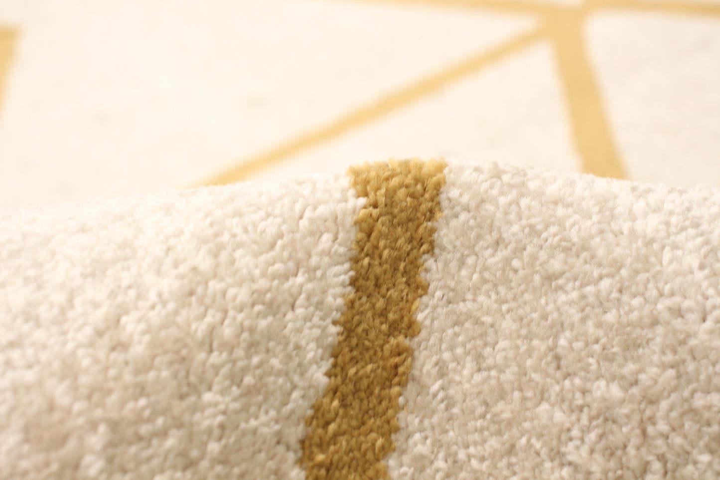 Anandi Ivory-Gold Area Rug - 3'11 x 5'7|Carpette Anandi ivoire-or - 3 pi 11 po x 5 pi 7 po| D29NNG1B