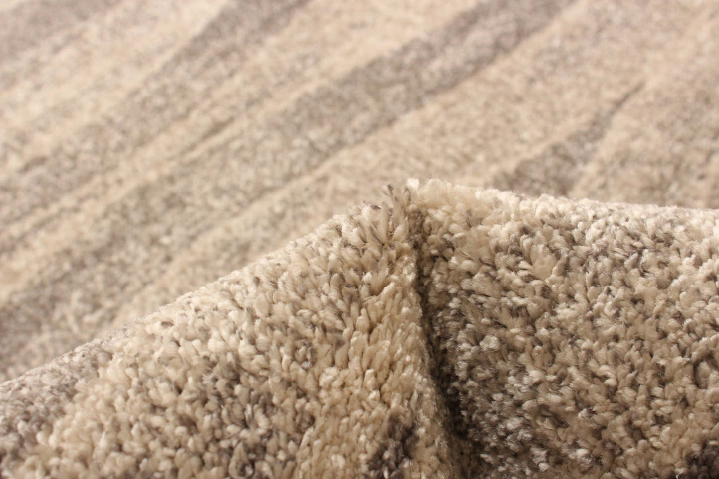 Arusha ivoire / gris 6'7 x 9'6 tapis de zone|Carpette Arusha ivoiregris 6 pi 7 po x 9 pi 6 po|D26YBNT0