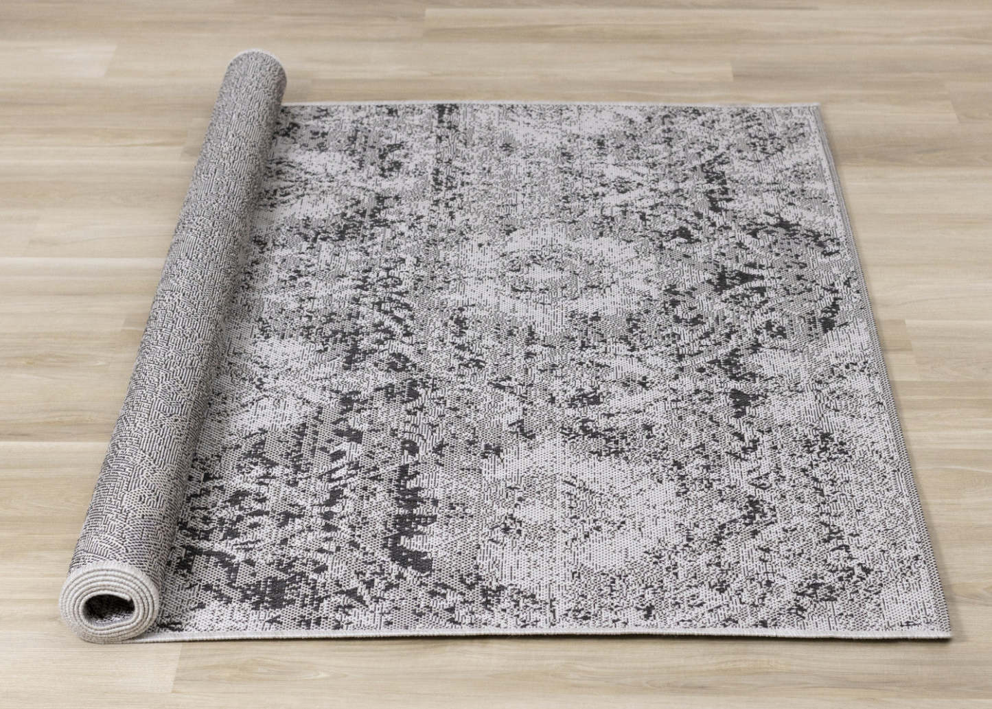 Jackson Distressed Damask Indoor/Outdoor Area Rug - 7'10 x 10'6|Carpette Jackson à motif damassé vieilli pour l'intérieur et l'extérieur - 7 pi 10 po x 10 pi 6 po