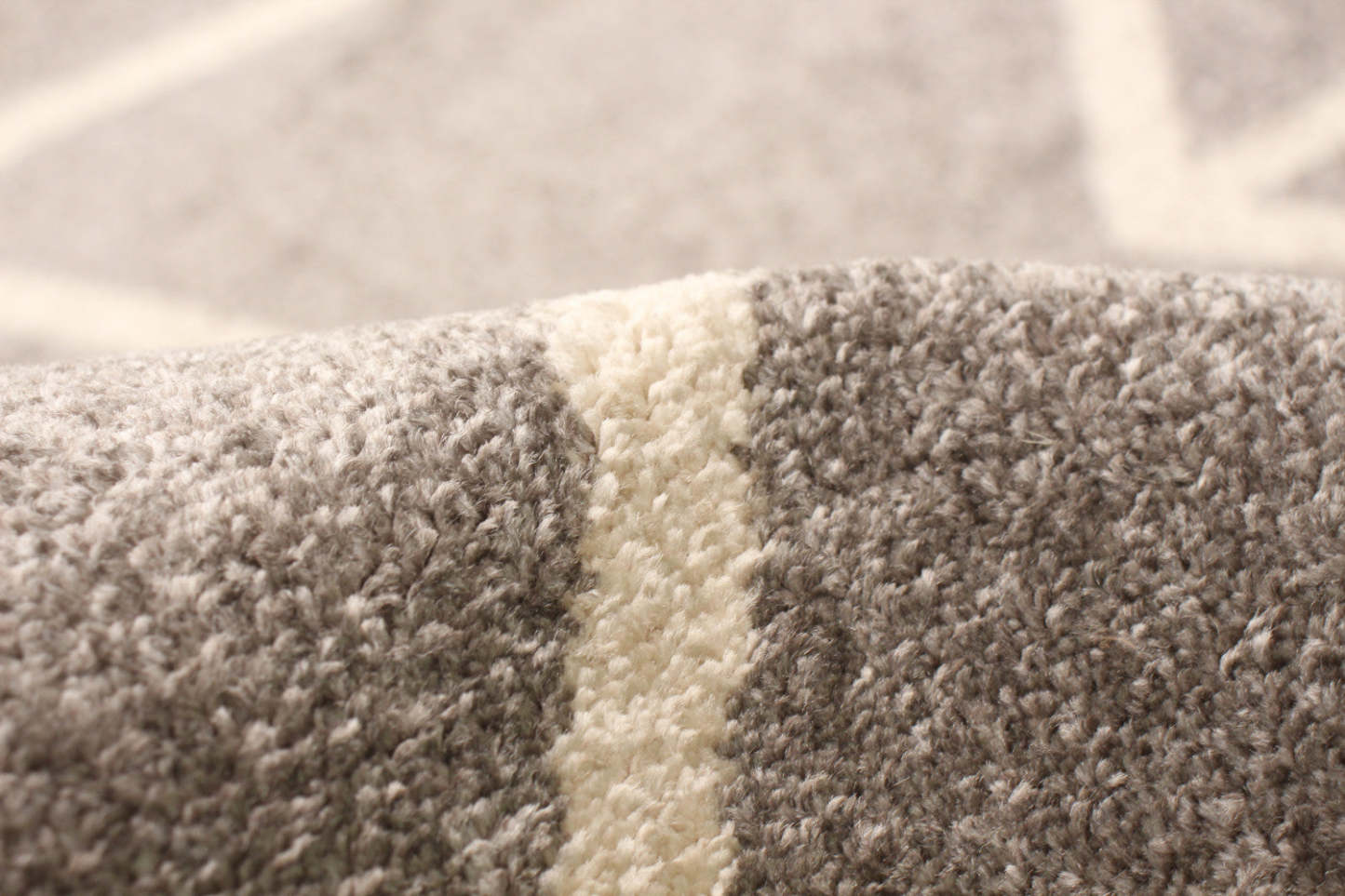 Anandi gris-ivoire - 5 pi 3 po x 7 pi 3 po|Carpette Anandi gris-ivoire - 5 pi 3 po x 7 pi 3 po| D2B2Q1E9