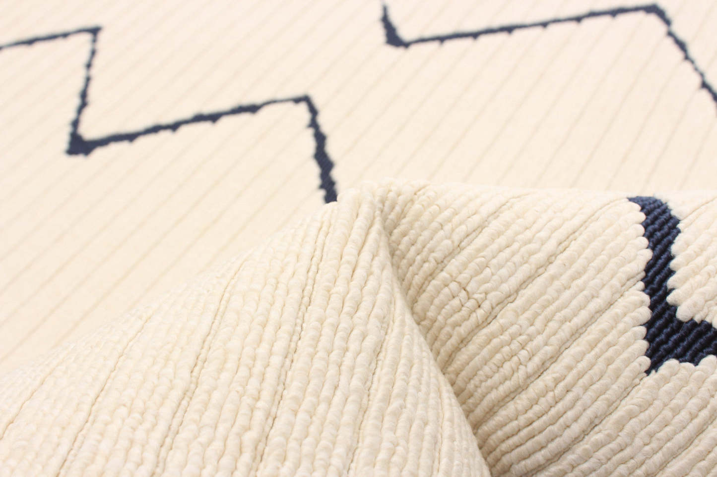 Tapis Kimi Bleu-Ivoire 5'3 x 7'7|Carpette Kimi bleueivoire 5 pi 3 po x 7 pi 7 po|D86F9PND