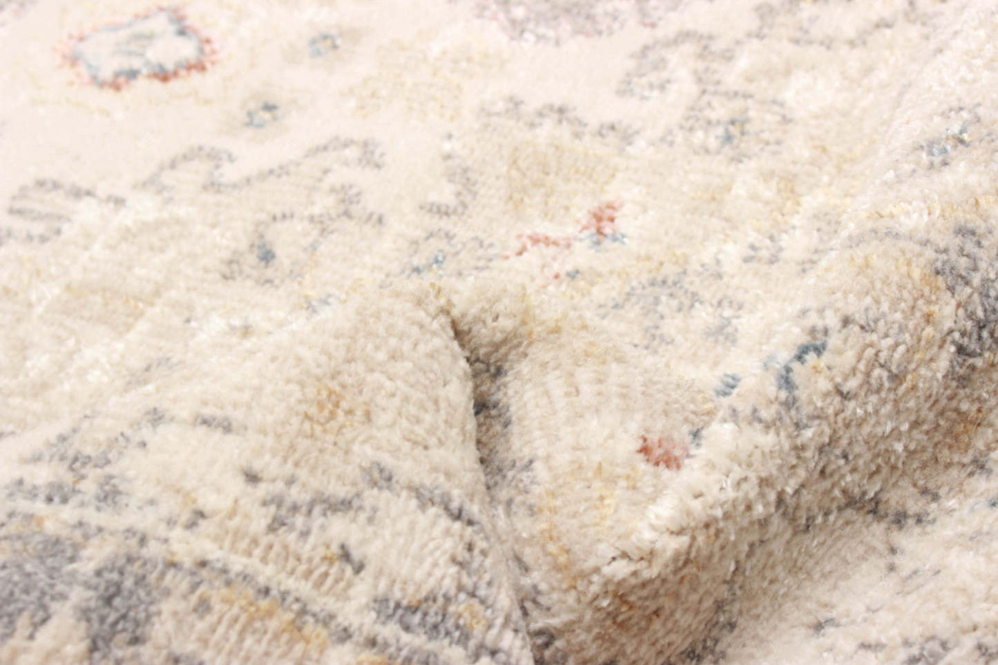 Carpette longue Rococo ivoire - 2 pi 8 po x 8 pi 2 po