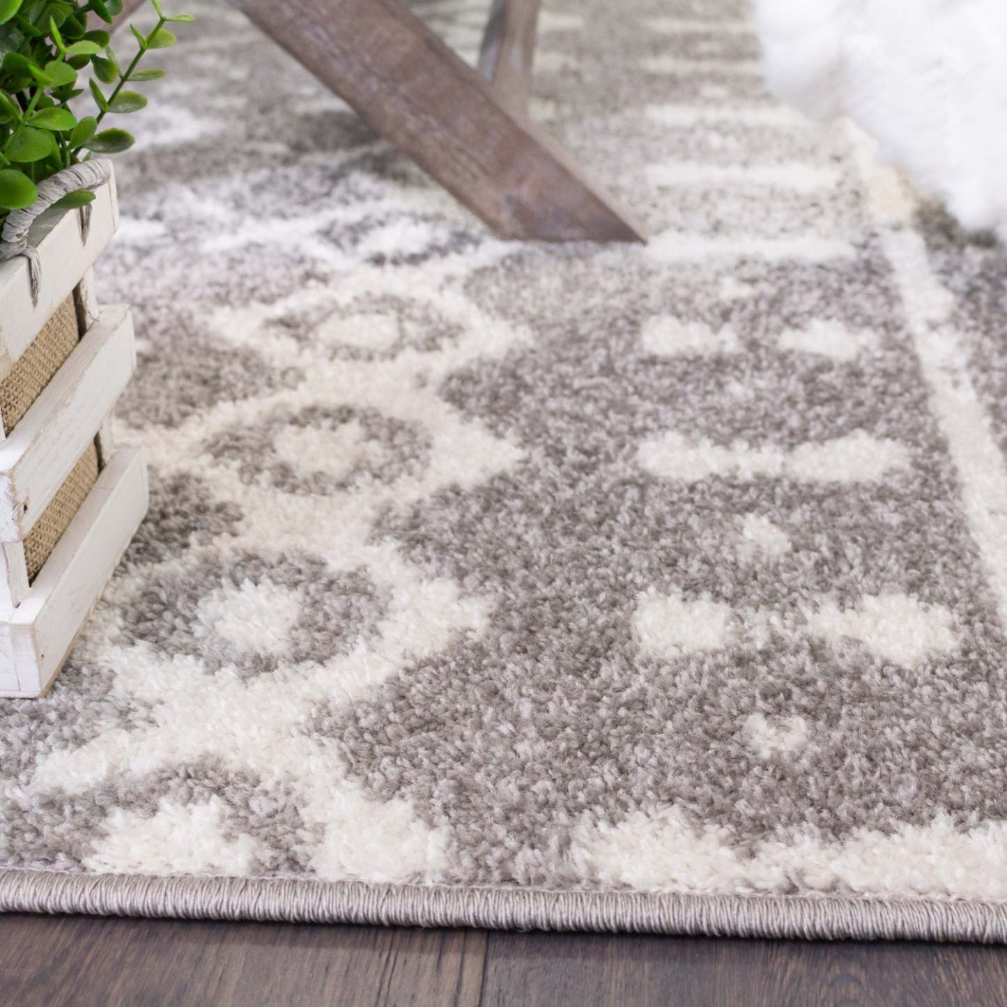 Lavan L Grey Mor 3x5 Area Rug|Carpette Lavan grise à motifs marocains 3 x 5|D80GAUP6