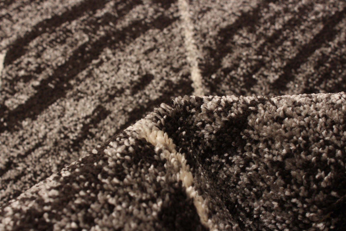 Tapis Grande Marron/Ivoire 7'10 X 10'2|Tapis Grande Marron / Ivoire 7pi 10 po X 10pi 2po| D26NEL4F|Carpette Grande ivoirebrune 7 pi 10 po x 10 pi 2 po|D26NEL4F