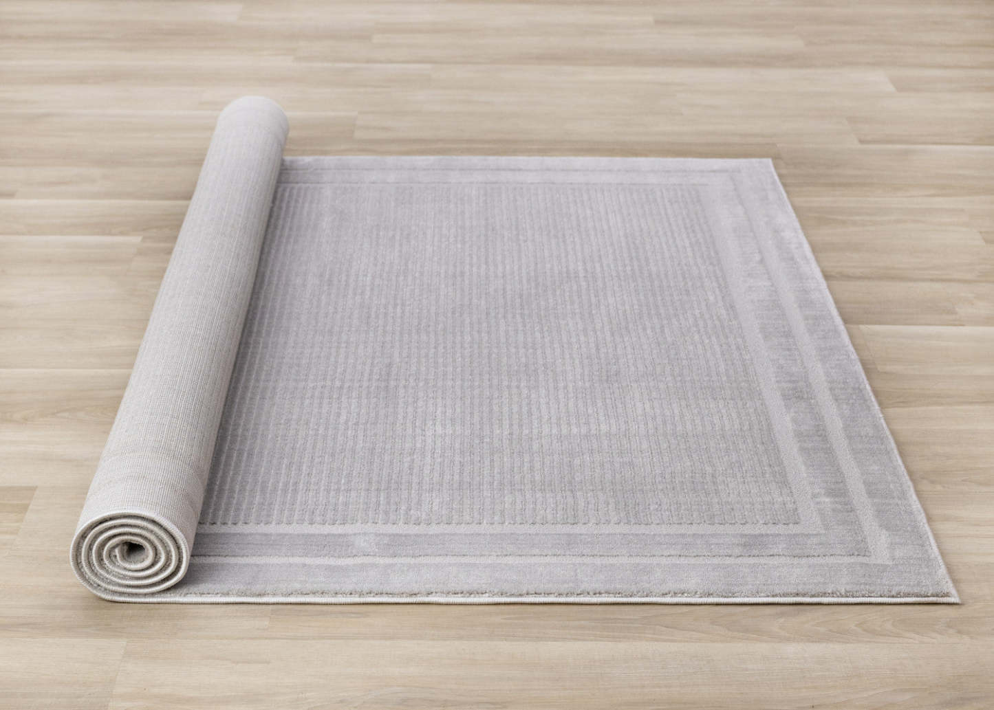 Ellie High-Low Texturé Soft Polyester Grey Border Area Rug - 7'10 x 10'6|Carpette à poil long et court Ellie en polyester doux texturé à bordure grise - 7 pi 10 po x 10 pi 6 po