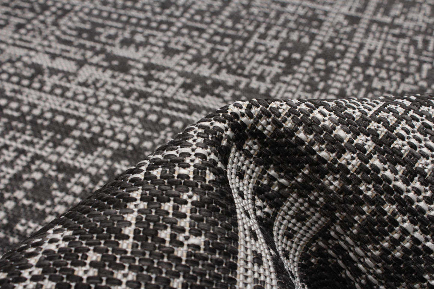 Tapis Joni Noir - 4'4 X 6'5 |Carpette Joni noire - 4 pi 4 po x 6 pi 5 po