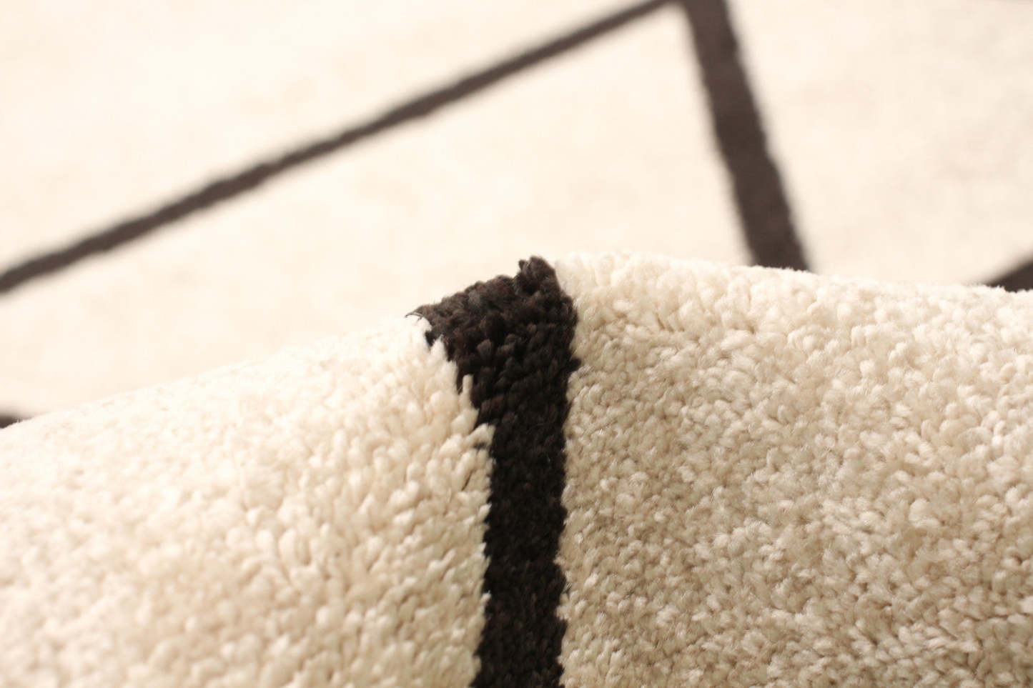 Anandi Ivory-Brown Area Rug - 3'11 x 5'7|Carpette Anandi ivoire-brune - 3 pi 11 po x 5 pi 7 po| D2AVRPXS