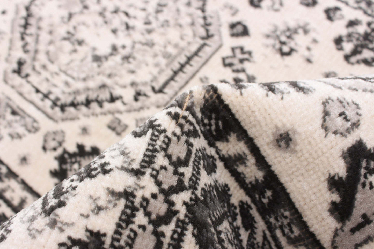 Tapis Jedda Gris 2'8 x 4'11|Carpette Jedda grise 2 pi 8 po x 4 pi 11 po|D86FEB8J