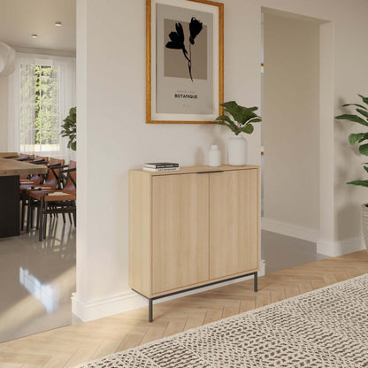Armoire d'appoint console de rangement à 2 portes Nordika Slim - Chêne blond naturel | Armoire décorative de rangement mince Nordika à 2 portes - chêne blond naturel