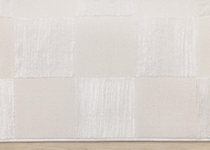 Leonardo White Grey Checkered Area Rug - 7'10 x 10'6|Carpette Leonardo blanche et grise à motif à carreaux - 7 pi 10 po x 10 pi 6 po