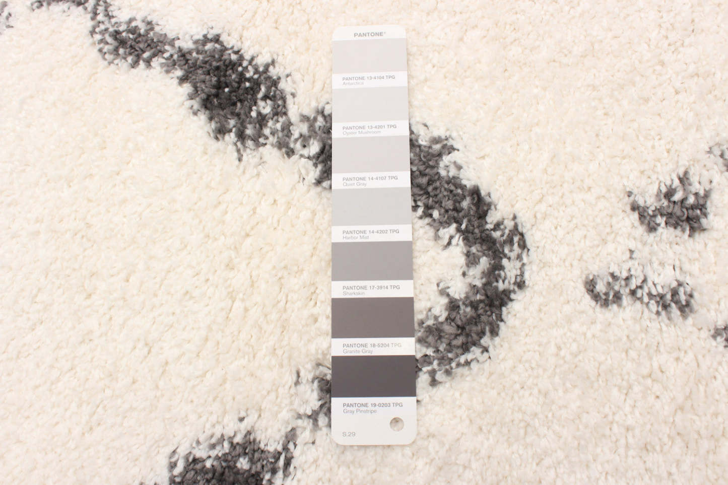 Serafina Ivory Shag 3'11 x 6'0 Area Rug|Carpette à poil long Serafina ivoire 3 pi 11 po x 6 pi 0 po|D86F2ZM6