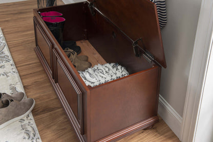 Chadwick Storage Chest - Cherry Cedar|Coffre de rangement Chadwick - cerisier avec cèdre