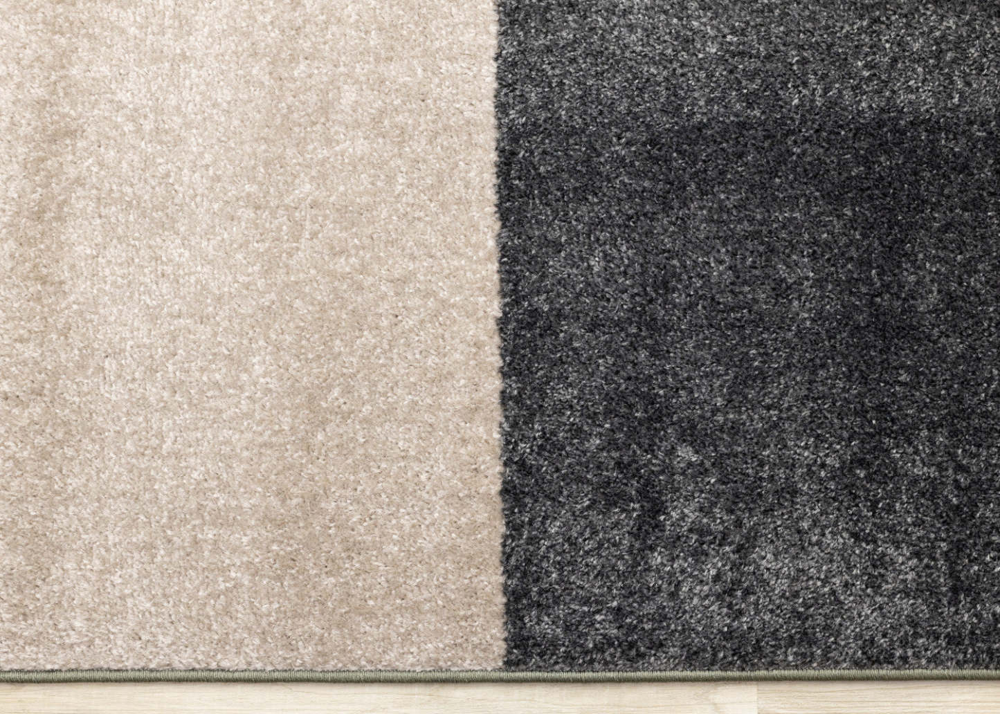 Carpette moderne Marley verte, grise et blanche à motif géométrique - 5 pi 3 po x 7 pi 7 po