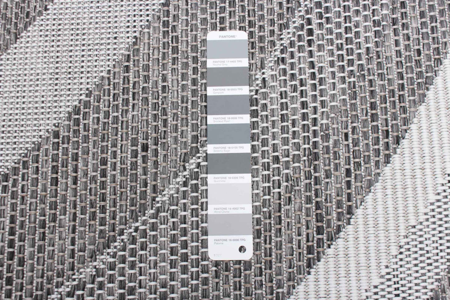 Neisha Modern Grey Rug 5'3 X 7'3 Area Rug|Tapis Neisha Moderne Gris 5 pi 3 po x 7 pi 3 po|D86FOUXD