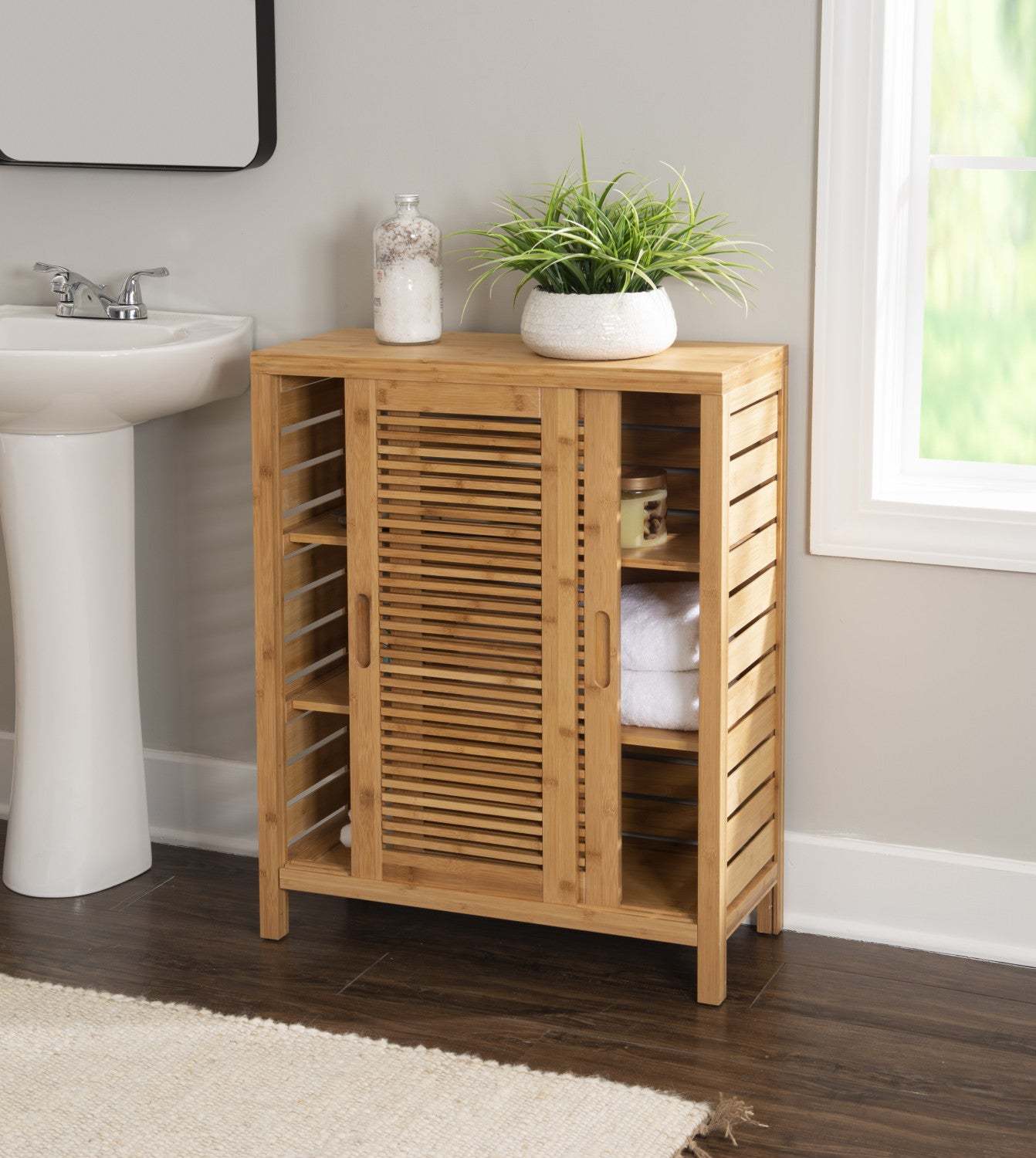Bracken Bamboo 2-Door Floor Accent Cabinet - Naturel|Armoire décorative Bracken en bambou à 2 portes - naturelle