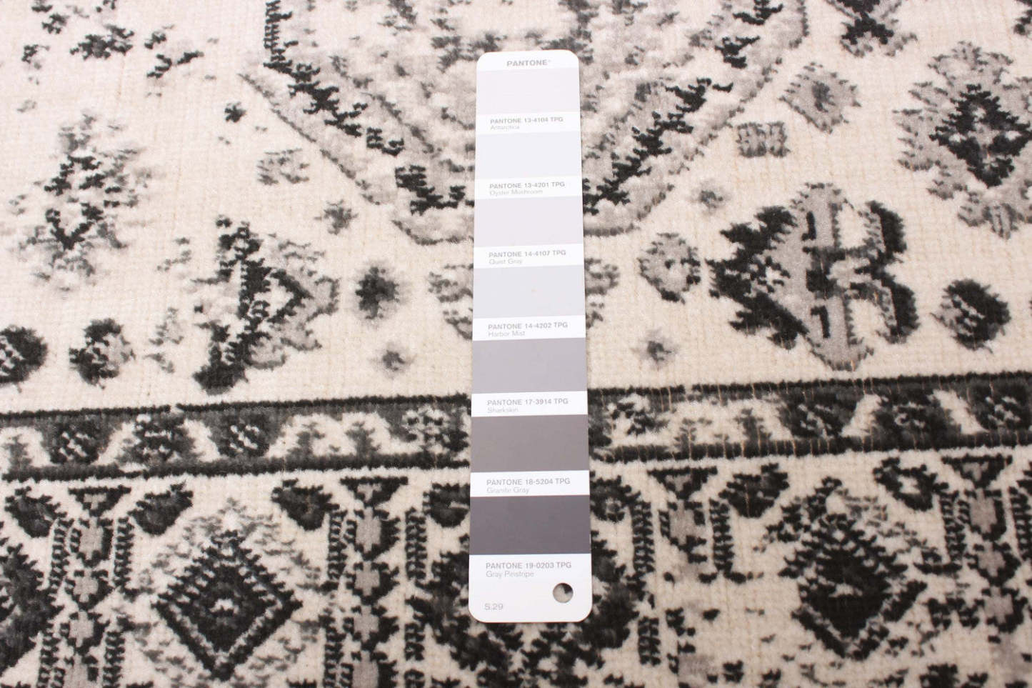 Tapis Jedda Gris 2'8 x 4'11|Carpette Jedda grise 2 pi 8 po x 4 pi 11 po|D86FEB8J