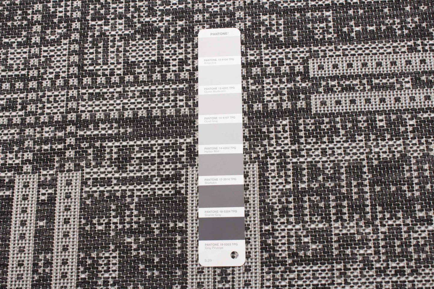 Tapis Joni Noir - 4'4 X 6'5 |Carpette Joni noire - 4 pi 4 po x 6 pi 5 po