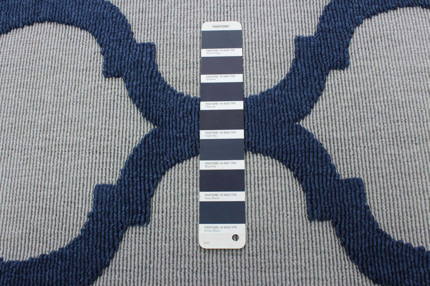Tapis Sophie gris-marine - 2'8 x 4'11| Carpette Sophie grisebleu marine - 2 pi 8 po x 4 pi 11 po|D86FBFM8