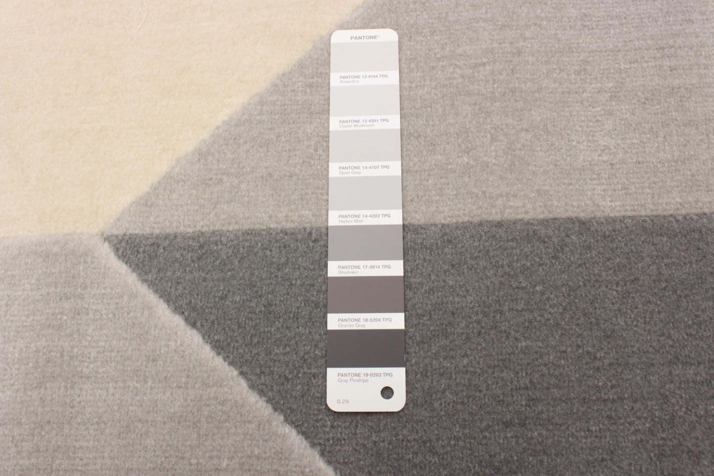 Zima Grey 4'7 x 6'7 Area Rug|Carpette Zima grise 4 pi 7 po x 6 pi 7 po|D86F6ZSJ