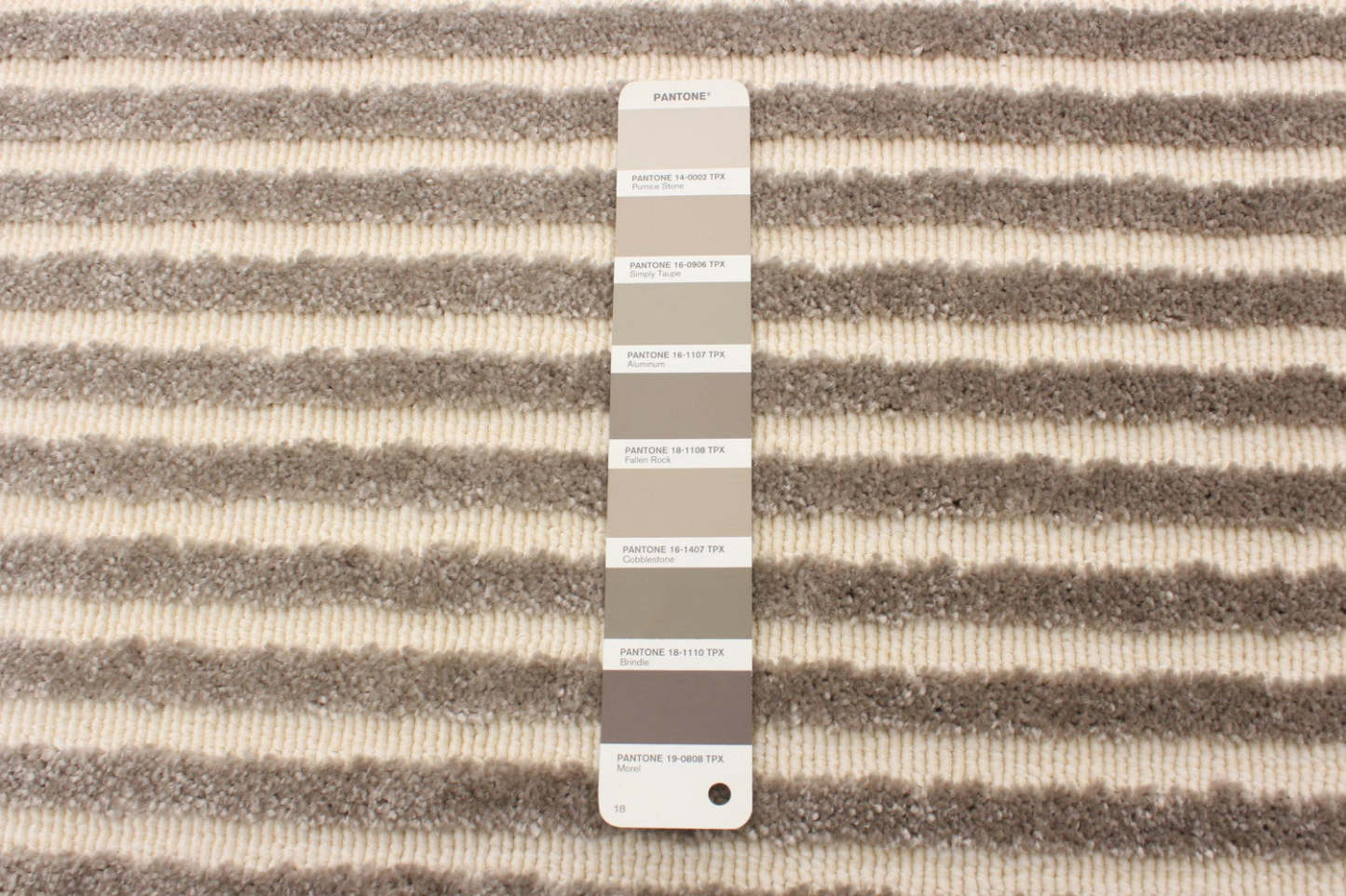 Tapis Kiah Taupe 6'7 x 9'6|Carpette Kiah taupe 6 pi 7 po x 9 pi 6 po|D86F62HM