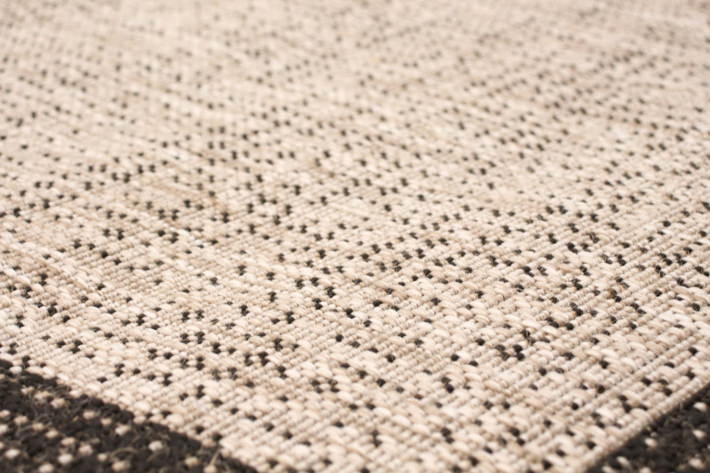 Sadie Classic Silver-Black Area Rug - 5'3 x 7'7|Tapis Sadie Classic argenté noir - 5 pi 3 po x 7 pi 7 po|D29RW0SI